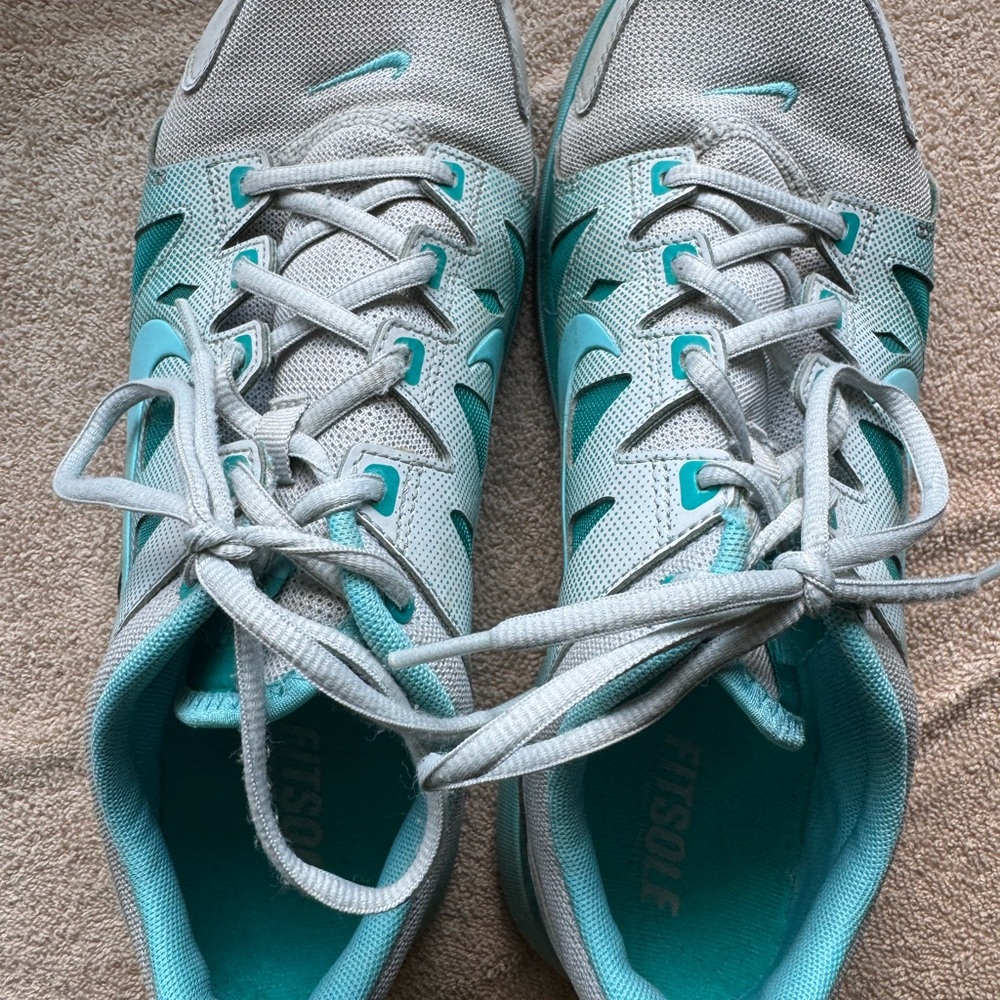 Women's Nike Fitsole sneaker in turquoise and white